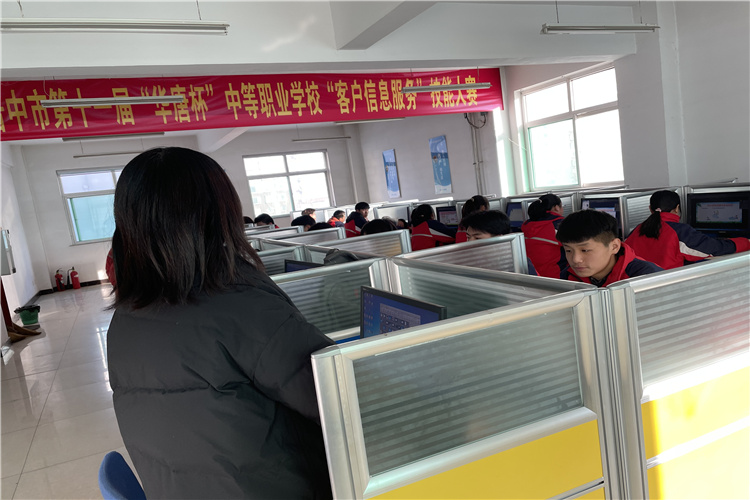 学生考前辅导（照片）.jpg